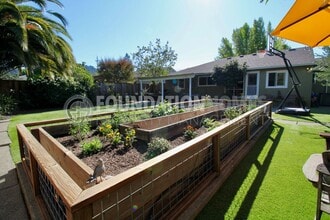 Building Photo - Charming 3 bed, 2 bath home nestled on a l...