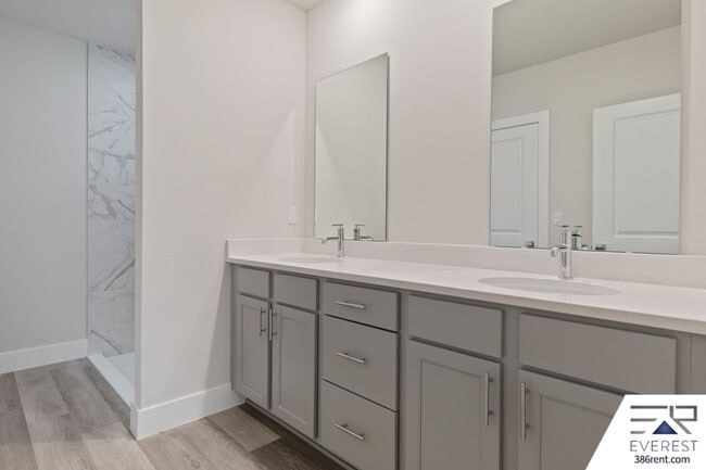 Building Photo - FULLY FENCED, LIKE NEW 3/2/2 IN PINE LAKES