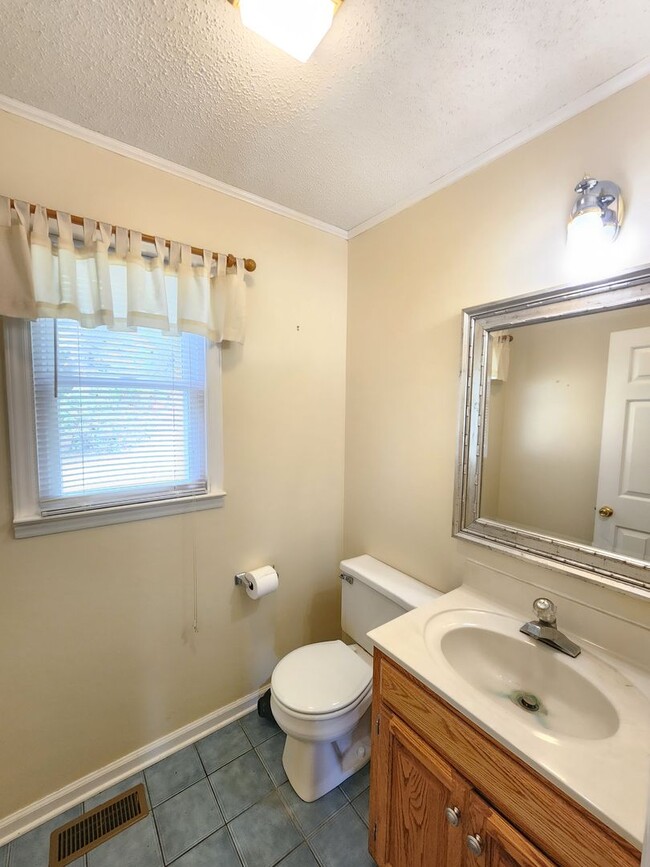 Building Photo - Marion Rental!