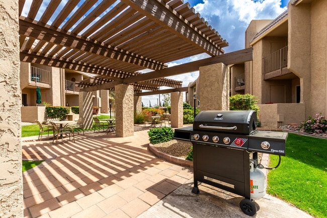 Building Photo - 7436 E Chaparral Rd