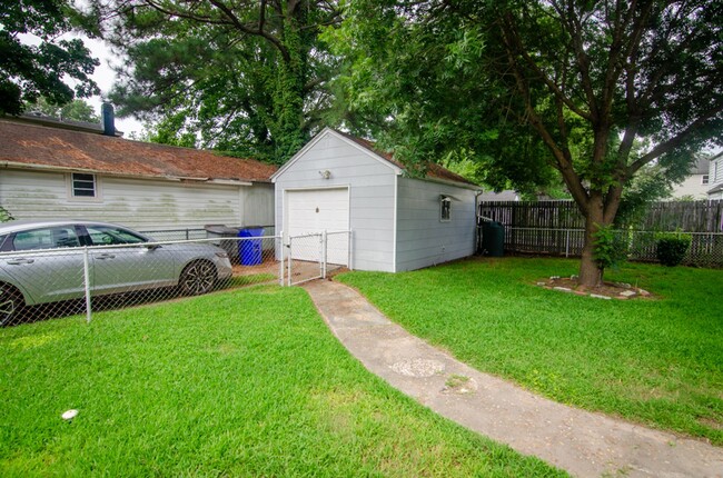 Building Photo - Gorgeous family home rental in Norfolk!