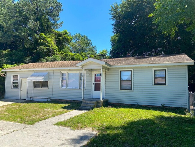 Building Photo - 3 BD/ 1BA Hidden Gem!