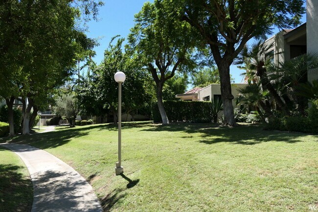 Building Photo - Riviera Gardens Long Term UNFURNISHED! FANTASTIC!