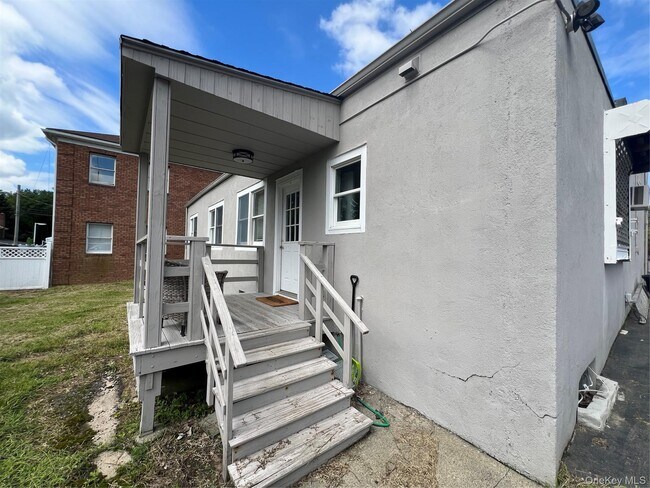 Building Photo - 185 Forest Ave