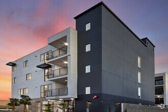 Building Photo - Luxury Apartments - Move In Special