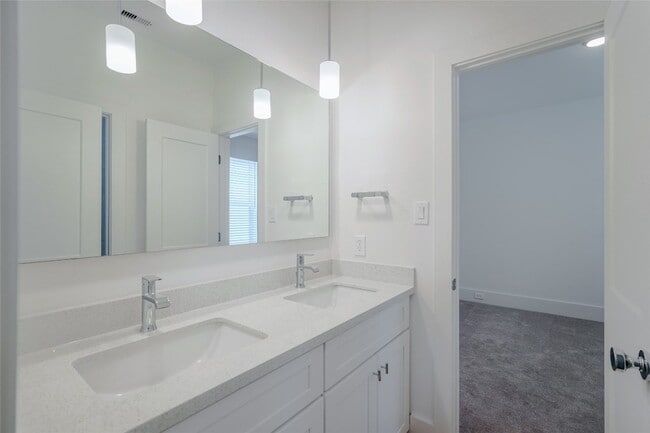 Building Photo - 7609 Victory Reserve St