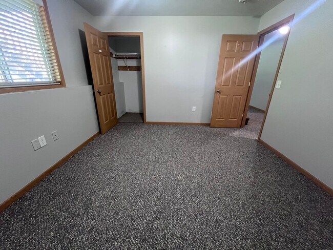 Building Photo - Spacious Duplex in Walker! Two Stall Garage!