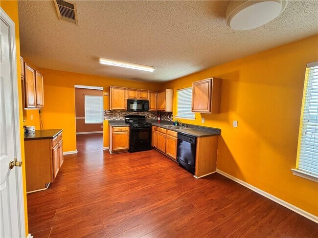 Building Photo - 1373 Alice Ave