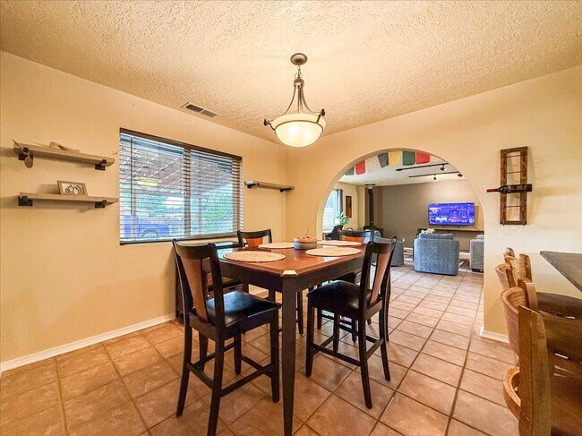 Building Photo - 521 Camino Solano