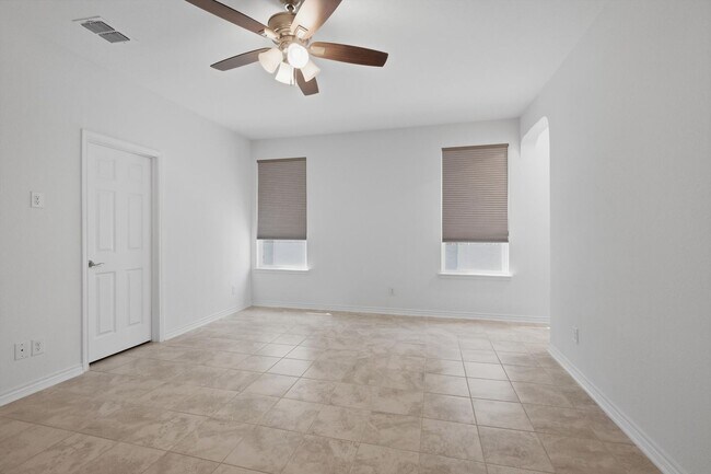 Building Photo - **Move-In Special, One Month Free**