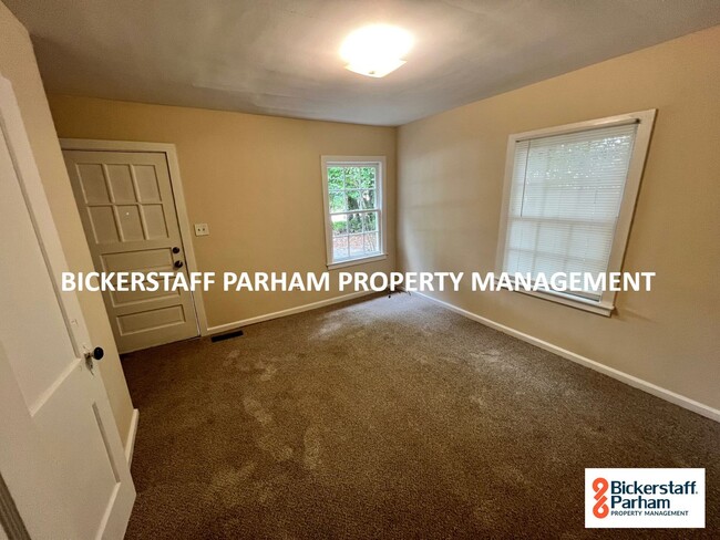 Building Photo - Great Family Home, Located off of Veterans...