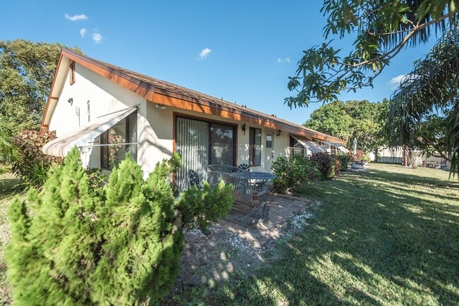 Building Photo - Welcome to this spacious three-bedroom, three-bath home in the heart of Palm Bay