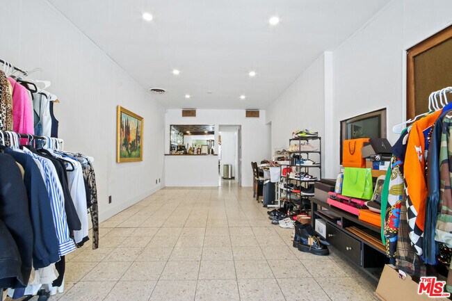 Building Photo - 352 S Wetherly Dr