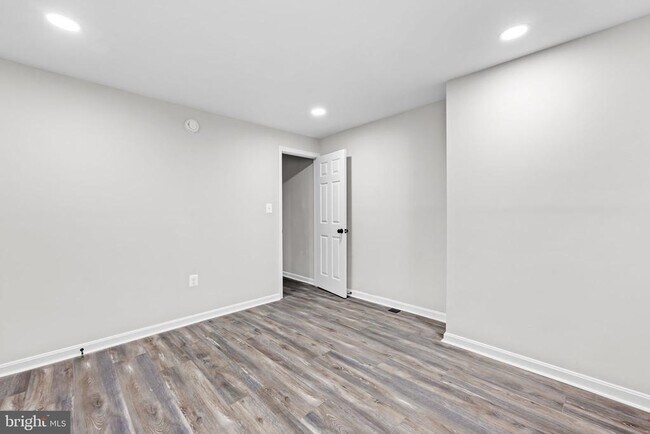 Building Photo - 1918 E Lafayette Ave