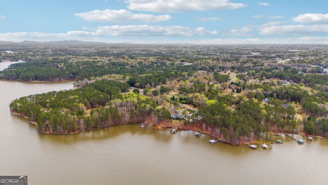 Building Photo - 5140 Lakewood Dr