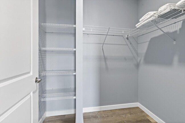 Building Photo - 95 Broadway-SI ID1240368P