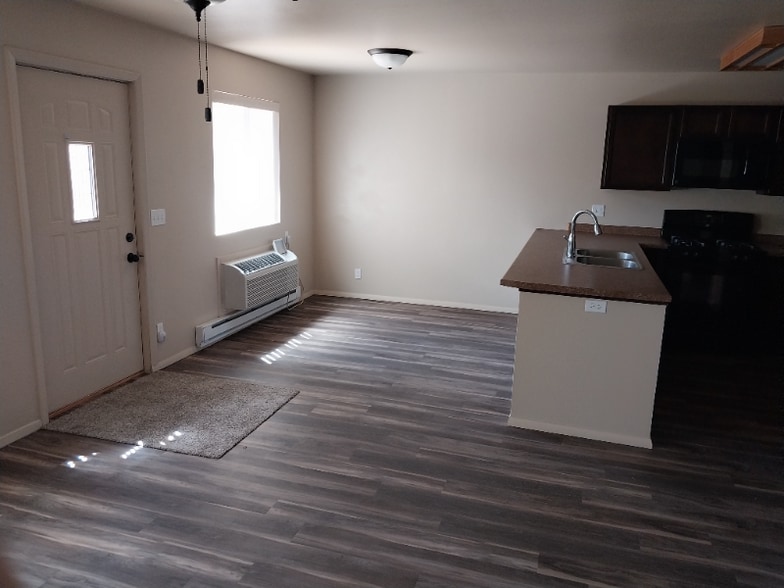 Building Photo - 207 4th St SW