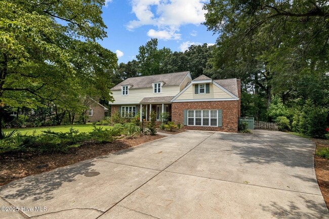 Building Photo - 327 Plantation Dr