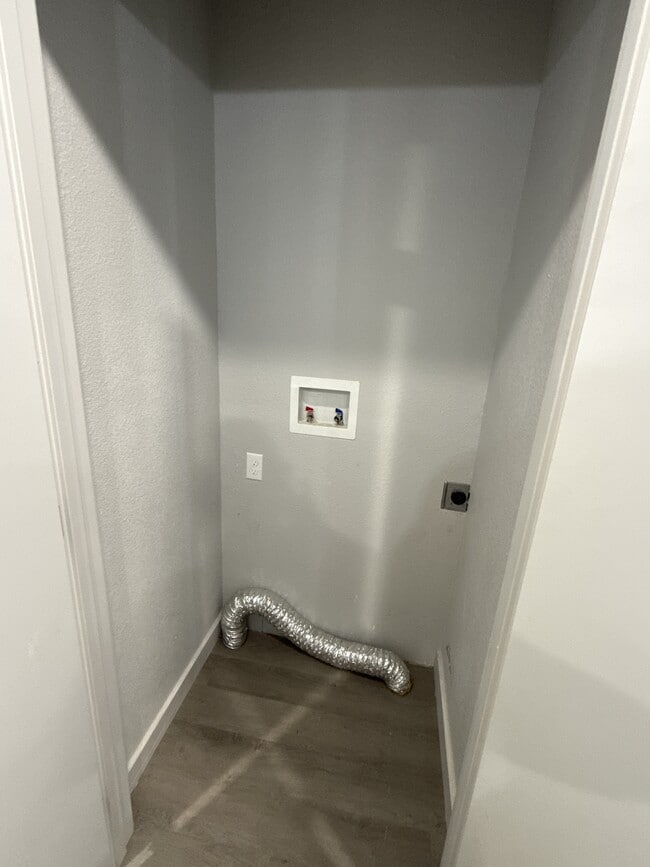 Building Photo - 279 Private Rd