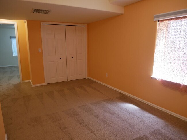 Building Photo - 4 Bedroom, 3.5 Bathroom Home with A/C! - A...