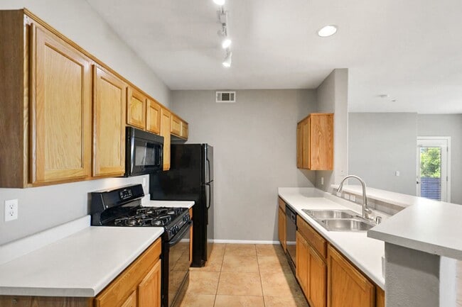 Building Photo - 3 Bedroom North Las Vegas Condo Convenient...