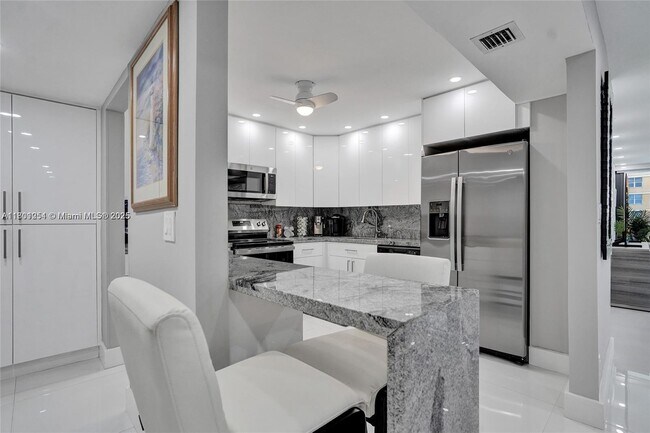 Building Photo - 2301 S Ocean Dr