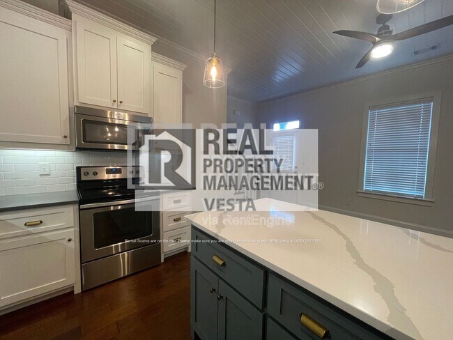 Building Photo - 435 New St