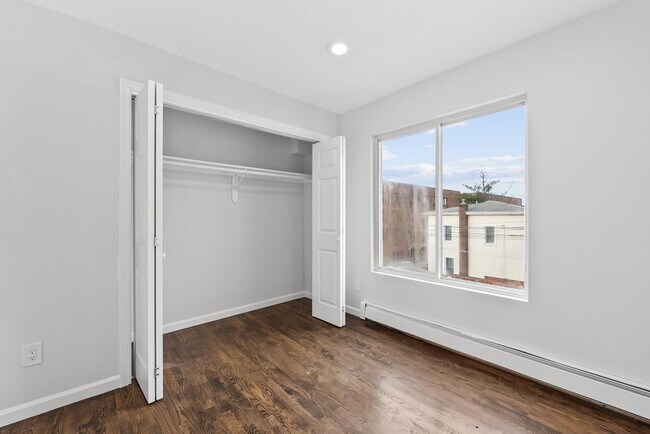 Building Photo - 1916 Grand Ave