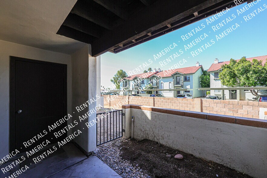 Building Photo - 2201 W Union Hills Dr