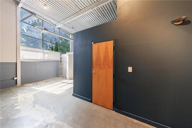 Building Photo - 400 Village Pkwy