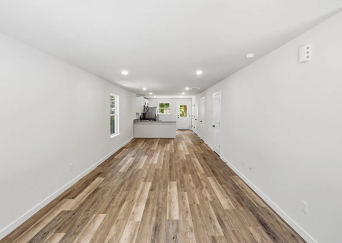 Building Photo - 257 Vanderbilt Rd