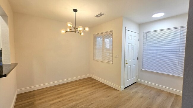 Building Photo - 4644 Devonshire Common