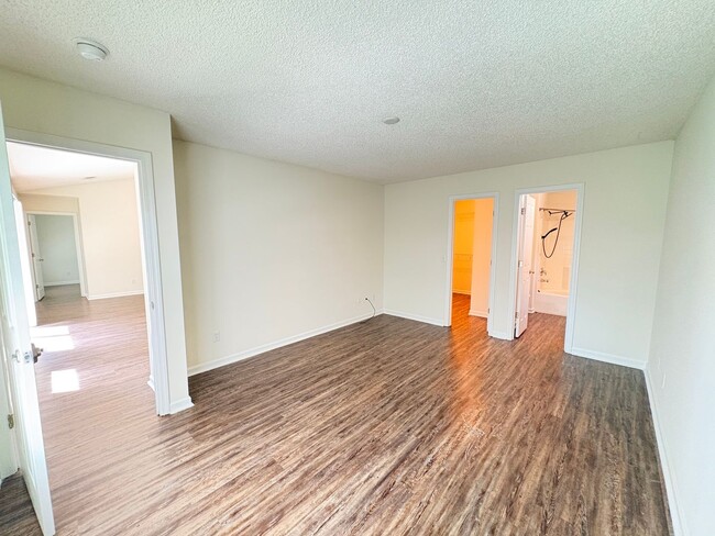 Building Photo - 10 Broadland Cir