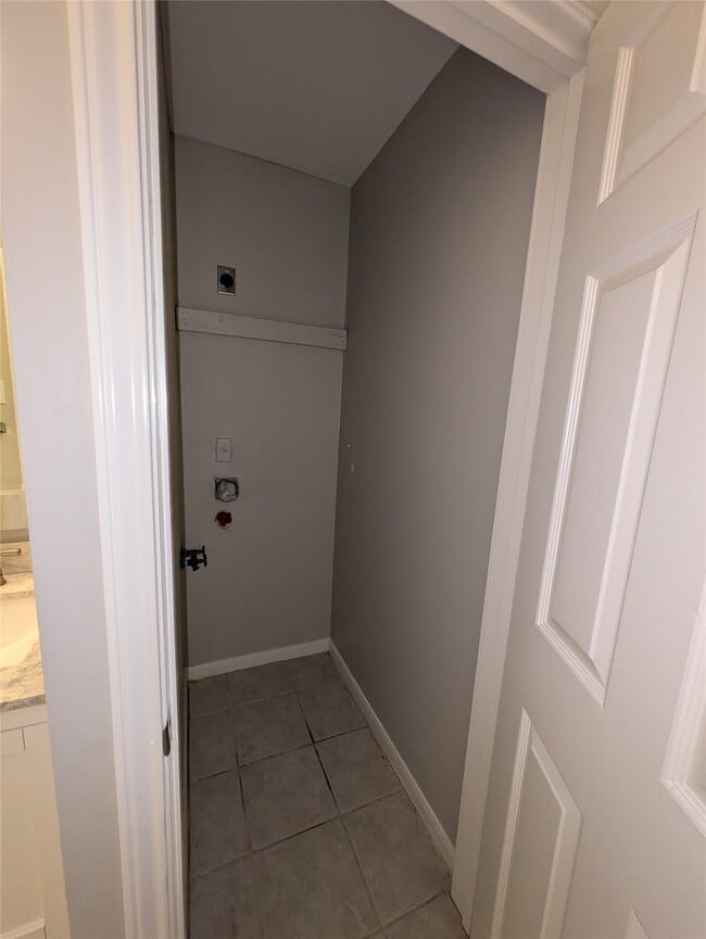 Building Photo - 18514 Meadows Way Dr