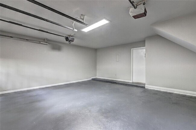 Building Photo - 129 Lester Rd NW