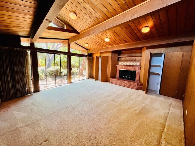 Building Photo - Stunning 4 Bed 2 Bath Eichler near Midtown...