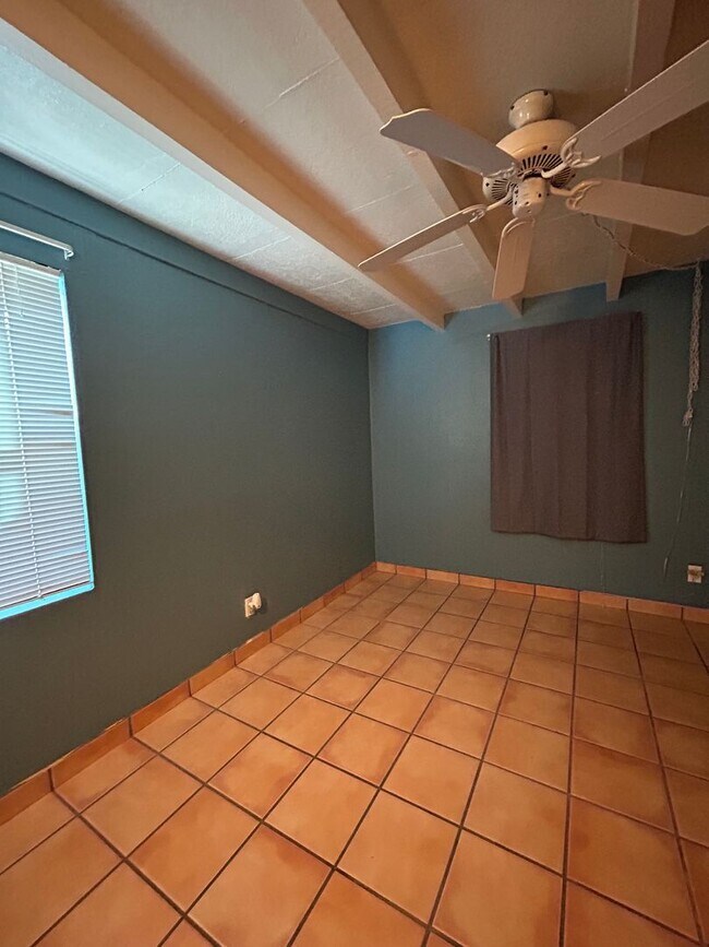 Building Photo - Beautiful 2 Bedroom 1 Bath / Washer & Dryer Included / Large Yard!