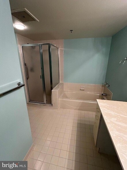 Building Photo - 1100 Lovering Ave