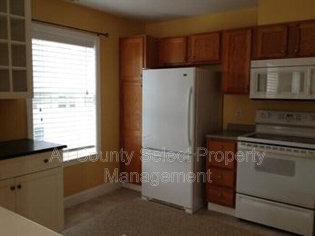 Building Photo - 811 Gazebo Cir