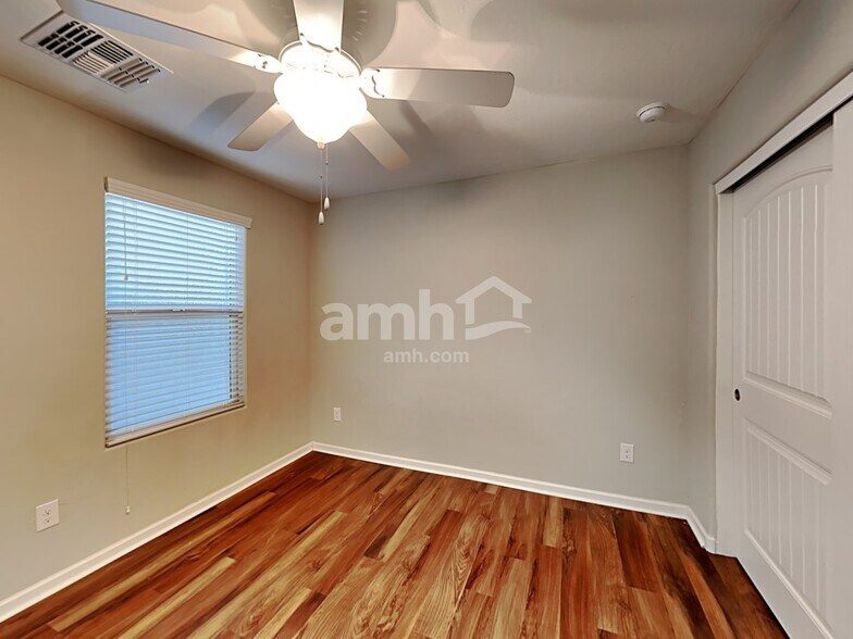 Building Photo - 20727 W Stone Hill Rd