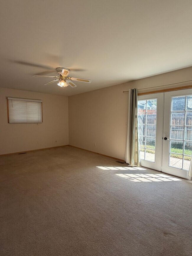 Building Photo - 460 Palmetto Dr