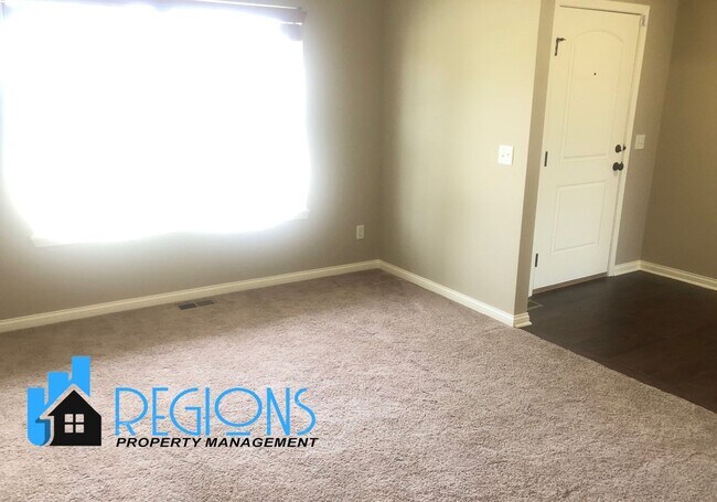 Building Photo - Beautiful 5BR 3.5 bathroom house in North East Normal. Large fenced in back yard.