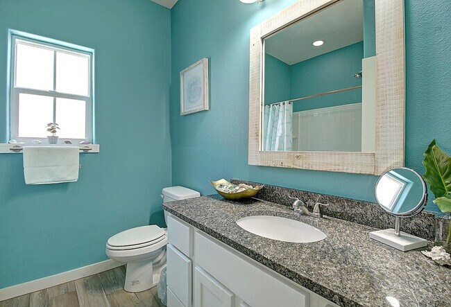 Building Photo - 1617 S Station St