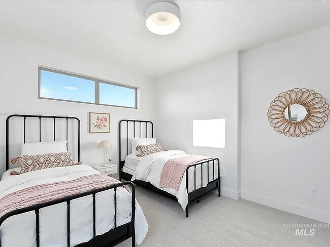 Building Photo - Custome build in Movado Estates