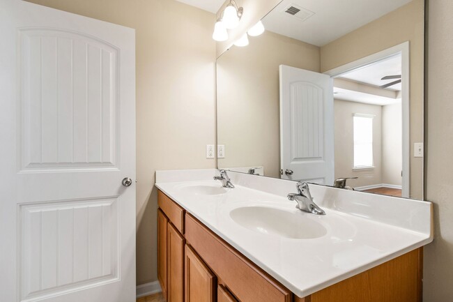 Building Photo - Refined Living: 3BR Townhome in Morrisville’s Keystone Park!