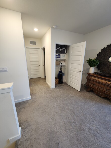 Upstairs Loft - 17020 Barnwood Pl