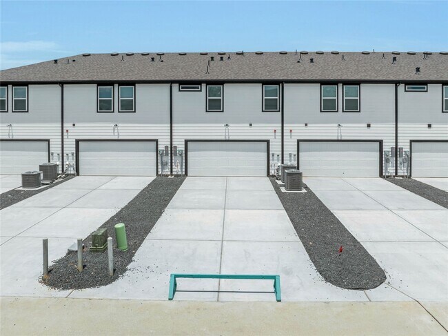 Building Photo - 11915 Carvalho Dr