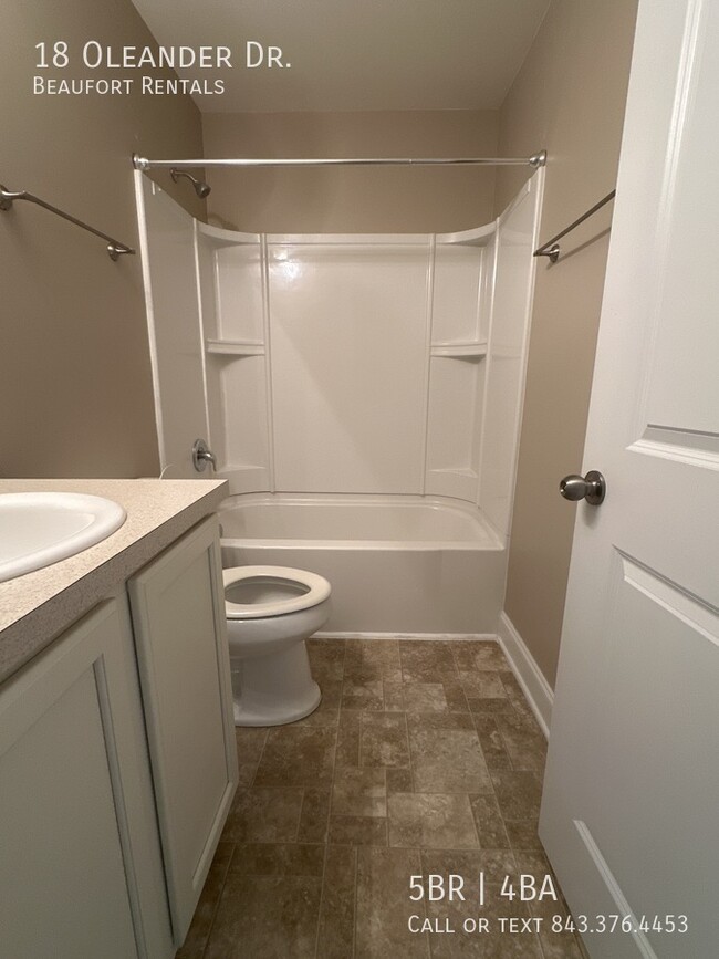 Building Photo - 18 Oleander Dr