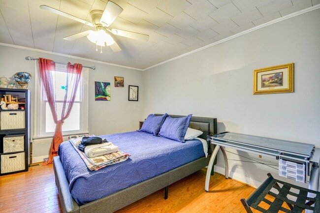 Building Photo - 4 Bed • 2 Bath Furnished Home – Utilities Included