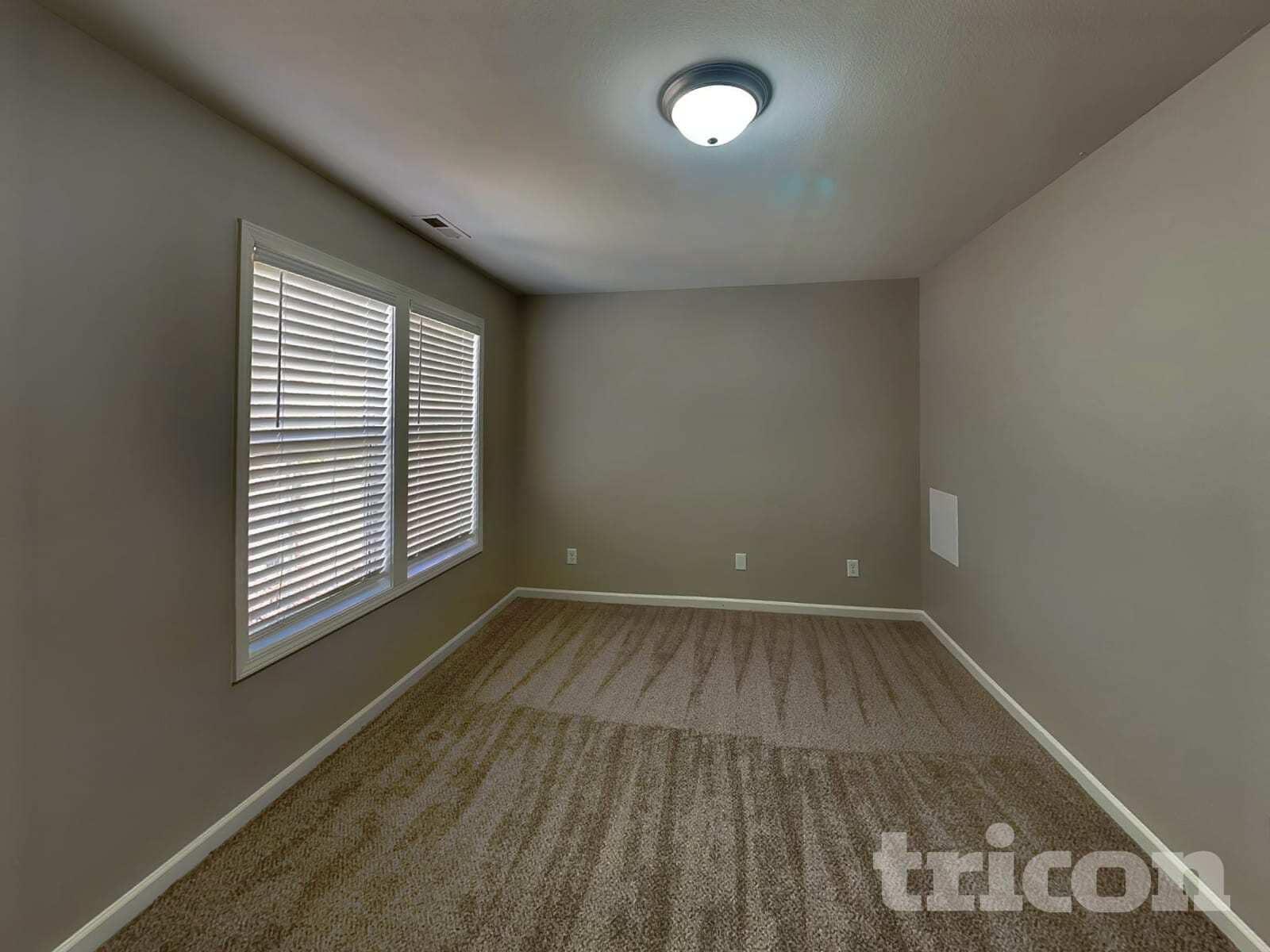 Building Photo - 2820 Oasis Ln